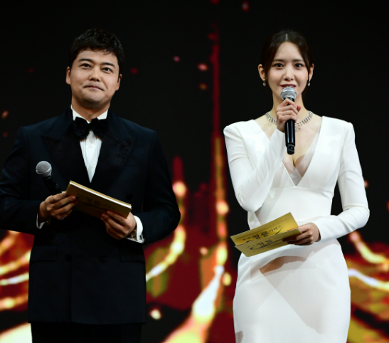 ORDER HÀNG HÀN QUỐC YOONA & JUN HYUN MOO TIẾP TỤC TÁI HỢP TẠI BLUE DRAGON SERIES AWARDS